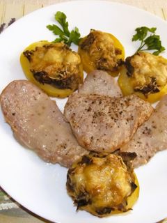Sertéskaraj gombakupola körettel recept fotója