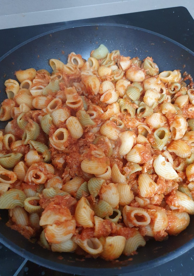 Una foto de Pasta de verduras con atún