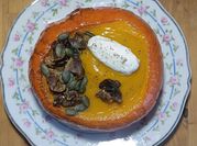 Une photo de soupe blender potimarron
