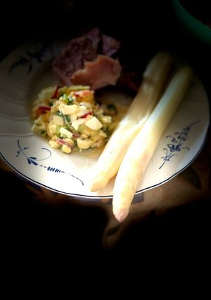 Une photo de Asperges sur tapis vert