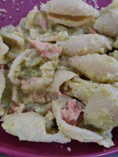 Una foto de Pasta con salsa de brócoli y atún