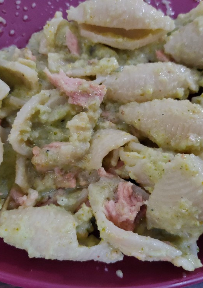 Una foto de Pasta con salsa de brócoli y atún