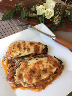 Una foto de Milhojas de berenjena, atún y mozzarella
