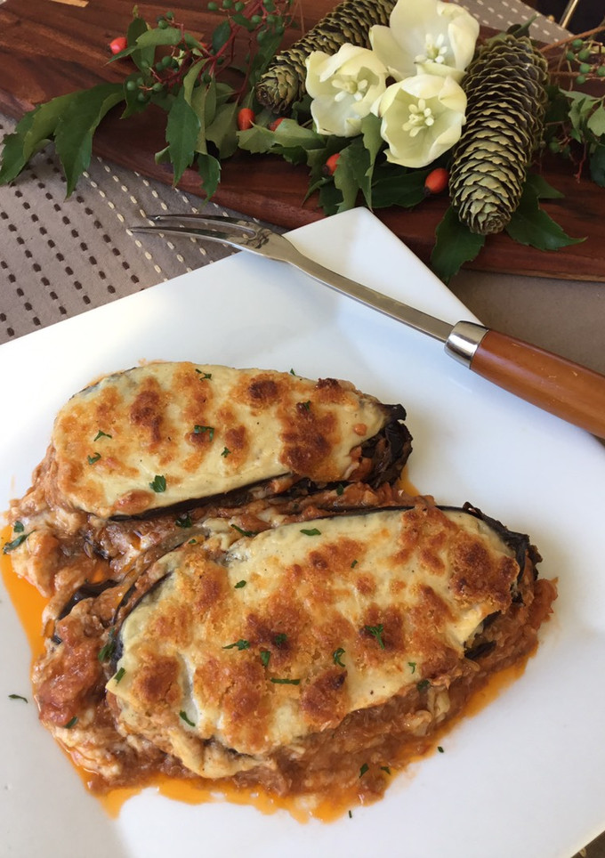 Una foto de Milhojas de berenjena, atún y mozzarella