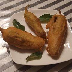 A picture of Mirch Pakoras.