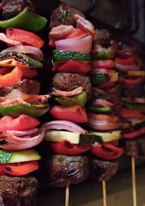 Una foto de Brocheta de res