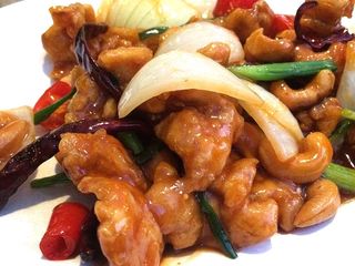 ไก่ผัดเม็ดมะม่วงหิมะพานต์