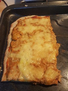 Una foto de Pizza casera de pollo