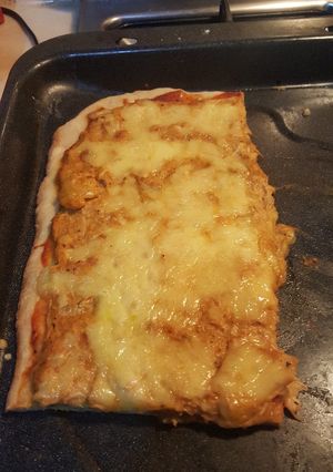 Una foto de Pizza casera de pollo