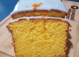 Una foto de Budín de polenta y Naranjas