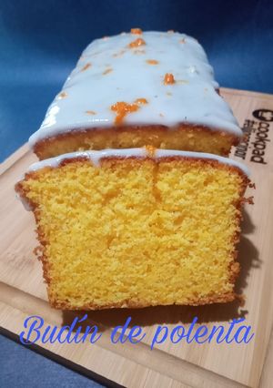 Una foto de Budín de polenta y Naranjas