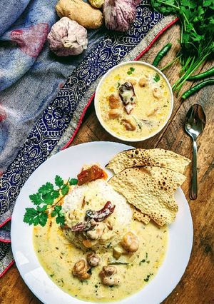 A picture of Gola bhaji kadhi.