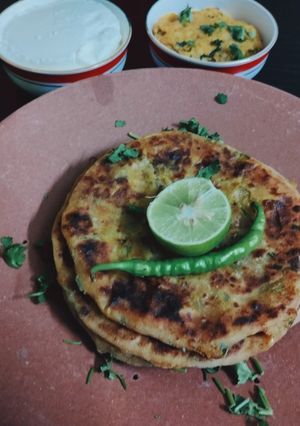 પંજાબી આલૂ પરોઠા (Punjabi Aloo Paratha Recipe In Gujarati) રેસીપી મુખ્ય ફોટો