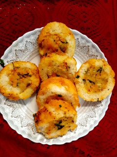 स्टफ्ड सूजी रोल्स (stuffed suji rolls) रेसिपी मुख्य फोटो