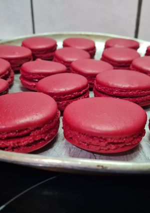 Une photo de Macarons framboise maison – Astuces CAP pâtisserie