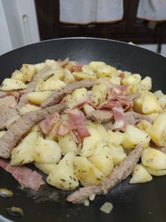 Una foto de 🥔 Patatas a la tirolesa (Gröstl)