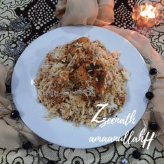 A picture of Hyderabadi Chicken Sofiyani Kachchi Aqhni Dum Biryani.