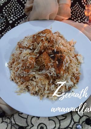 A picture of Hyderabadi Chicken Sofiyani Kachchi Aqhni Dum Biryani.