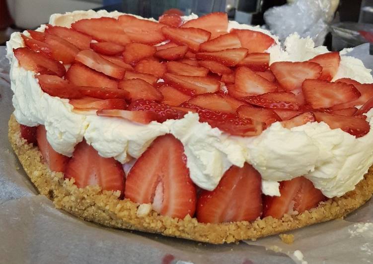 Easiest Way to Prepare Ultimate Fresh strawberry cheesecake