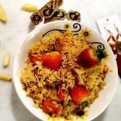 A picture of GARLIC SCHEZWAN RICE💕.