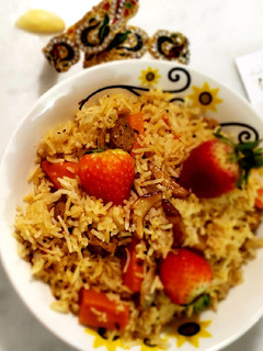 A picture of GARLIC SCHEZWAN RICE💕.