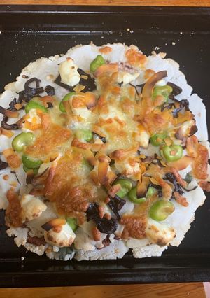 A picture of PIZZA packed with Japan’s rich umami… Miso, sweet red bean paste, kombu, and cherry leaves.