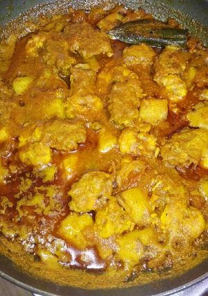 চিংড়ি মাছ ও আলুর কারি (chingri mach o aloor curry recipe in Bengali) রেসিপির প্রধান ছবি