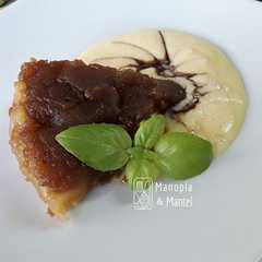 Una foto de Tarta tatín con crema inglesa en GME, F y G y TRADICIONAL