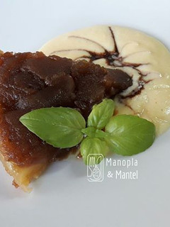 Una foto de Tarta tatín con crema inglesa en GME, F y G y TRADICIONAL