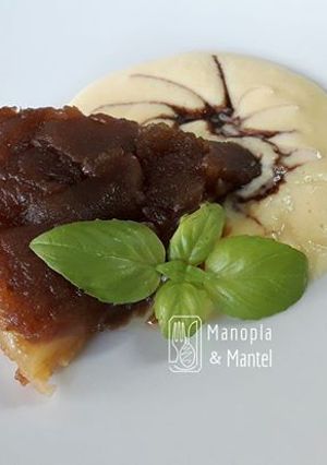 Una foto de Tarta tatín con crema inglesa en GME, F y G y TRADICIONAL