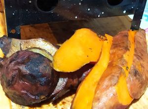 Una foto de Boniato y Batata agridulce a la braza