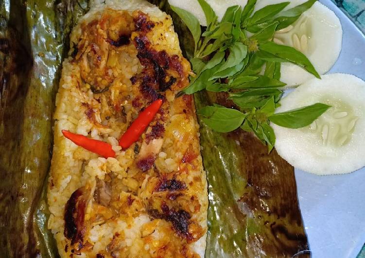 Nasi bakar ayam suwir pedas