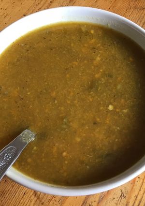 Une photo de Soupe de légumes de saison râpés herbes et épices