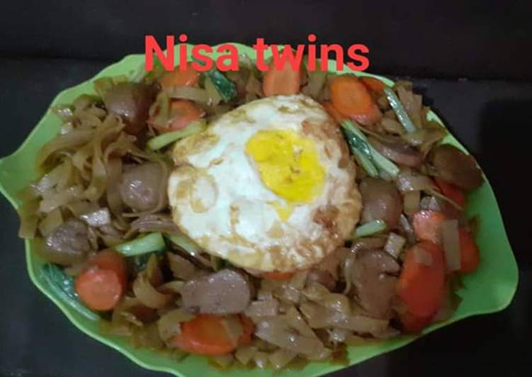 Mie kwetiau goreng