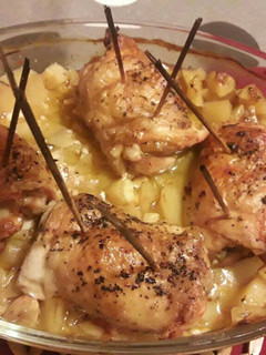 Una foto de Muslos de pollo deshuesado rellenos al horno