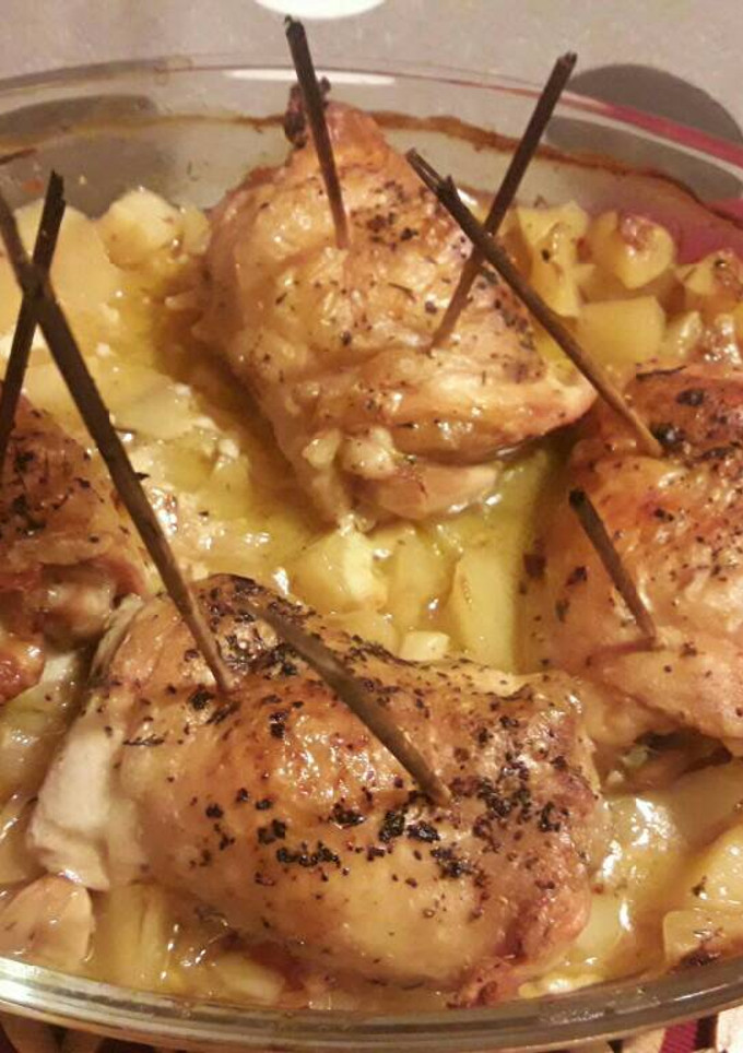 Una foto de Muslos de pollo deshuesado rellenos al horno