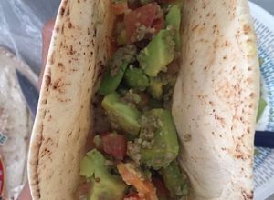 Una foto de Cena ligera con aguacate