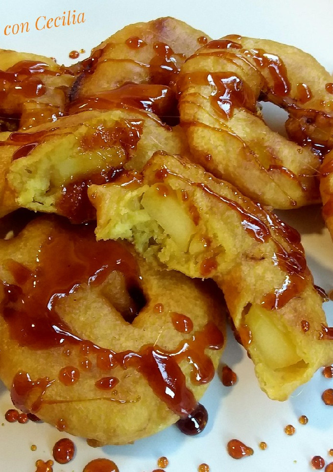 Una foto de Tempura de manzana y caramelo crocante