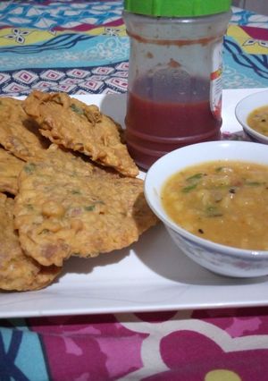 A picture of Left over Tandoor Naan with alu tarkari.