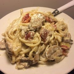 A picture of Creamy Bacon & Mushroom Pasta.