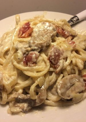 A picture of Creamy Bacon & Mushroom Pasta.