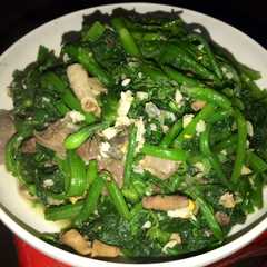 A picture of Rau bí xào lòng gà.