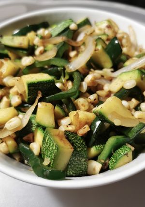 Una foto de Calabacitas con rajas y elote