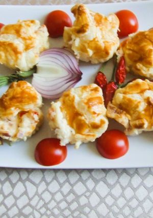 Család kedvence kosárka bryndza túró, sonka, sajt leveles tésztában recept fotója