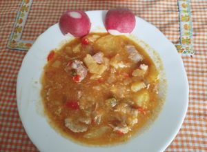 Una foto de Marmitako de atún con patatas