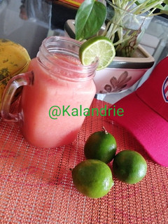Una foto de Licuado de Papaya con limón a lo quillero.