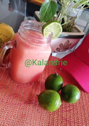 Una foto de Licuado de Papaya con limón a lo quillero.