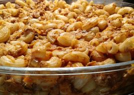 Guiso de fideos con tuco de pescado