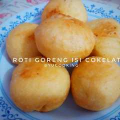A picture of Roti Goreng isi Cokelat.