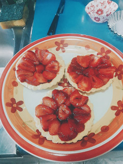 Una foto de Tarta de frutillas (facilísima)